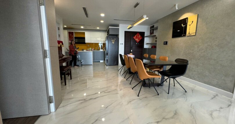 hinh anh phong khach can ho ban 8 810x430 - Bán căn hộ chung cư Scenic Valley 1, diện tích 133m2, 03PN, giá 10 tỷ, nhà đẹp, đầy đủ nội thất.