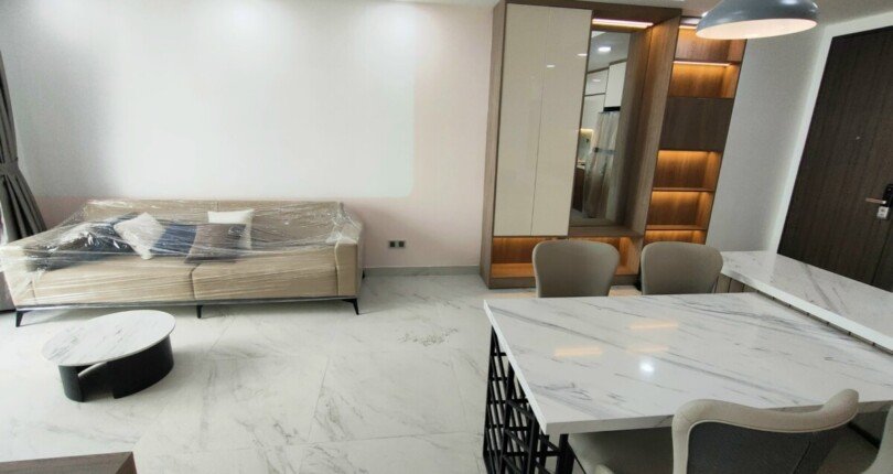 hinh anh phong khach can ho cho thue 1 810x430 - Cho thuê nhanh căn hộ chung cư Midtown The Signature, 02pn, giá 30tr/tháng, nội thất đầy đủ.
