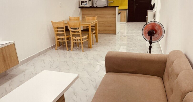 hinh anh phong khach can ho cho thue 3 810x430 - Cần cho thuê gấp căn hộ chung cư Scenic Valley 1, 80m2, 02pn , giá 20tr/tháng, view hồ bơi.