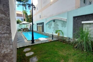 hinh-anh-san-vuon-ho-boi