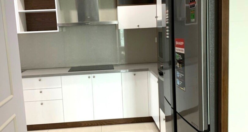 khong gian bep rong rai 1 810x430 - Giá mua bán căn hộ 3pn vị trí B06 Chung cư Riverpark Premier Phú Mỹ Hưng T8/2024