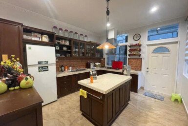 khong-gian-bep-rong-rai