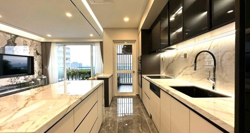 khong gian bep rong rai 5 810x430 - Bán gấp căn hộ 3pn Block B Chung cư Riverpark Residence Phú Mỹ Hưng giá 13,5 tỷ