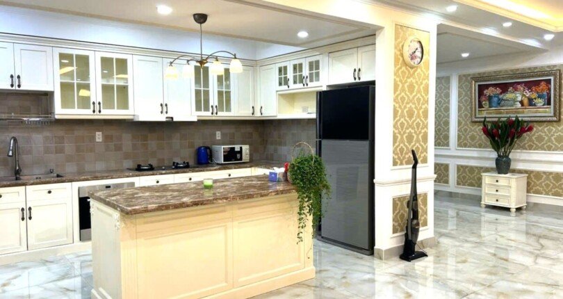 khong gian bep rong rai 8 810x430 - Giá mua bán căn hộ 3pn diện tích 135m2 Block A Chung cư Happy Valley Quận 7 T8/2024