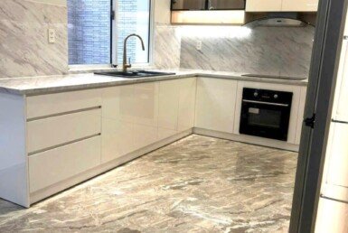 khong-gian-bep-trong-nha-biet-thu-ban