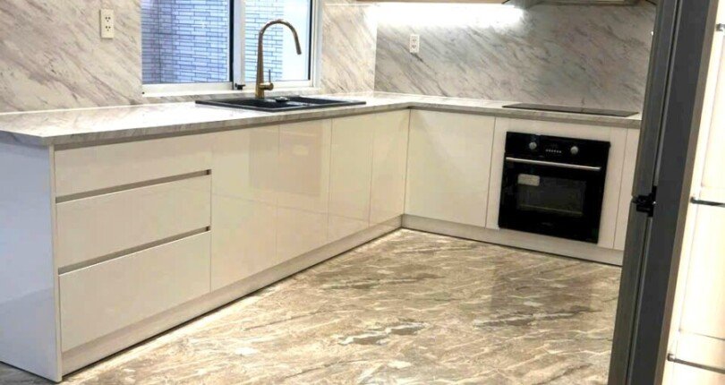 khong gian bep trong nha biet thu ban 810x430 - Giá mua bán nhà Biệt thự nguyên căn Khu Mỹ Thái 1 Phú Mỹ Hưng Quận 7 T9/2024