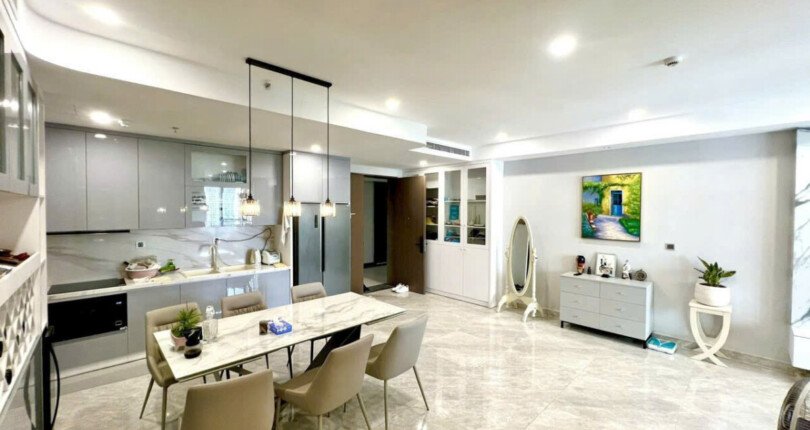 khong gian phong an va bep rong rai 810x430 - Giá mua bán căn hộ 3pn Chung cư Midtown m8 diên tích 124m2 đầy đủ nội thất cao cấp giá 12,8 tỷ