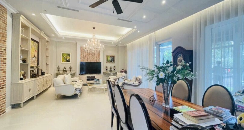 khong gian phong an va phong khach tang tret 810x430 - Giá cho thuê nhà biệt thự nguyên căn Khu Chateau Phú Mỹ Hưng Quận 7 T8/2024