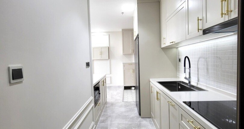 khong gian phong bep 810x430 - Giá mua bán căn hộ 2pn Block G Chung cư The Peak Quận 7 T9/2024