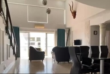 khong-gian-phong-khach-penthouse-chao-ban