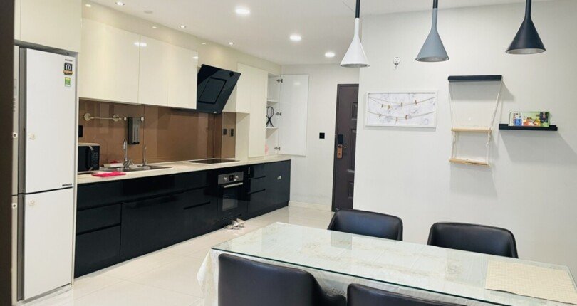 khu vuc bep can ho can cho thue 1 810x430 - Cho thuê gấp căn hộ chung cư Scenic Valley 1, 02pn, giá 19tr/tháng, nội thất đầy đủ, xem nhà dễ.