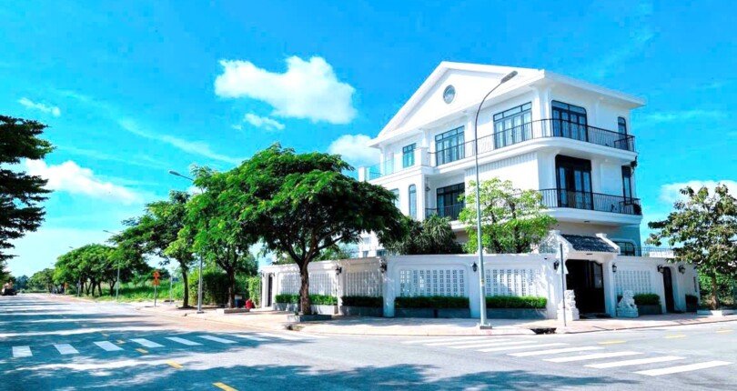 mau xay dung nha biet thu don lap kdc bo cong an pham huu lau nha be 810x430 - Giá mua bán đất nền biệt thự lô góc kdc Bộ Công An Nhà Bè T8/2024