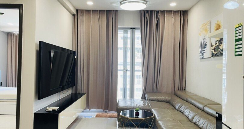 phong khach can ho ban 10 810x430 - Bán căn hộ chung cư Scenic Valley 1, 70m2, giá 4.950 tỷ, nội thất cao cấp, xem nhà dễ.