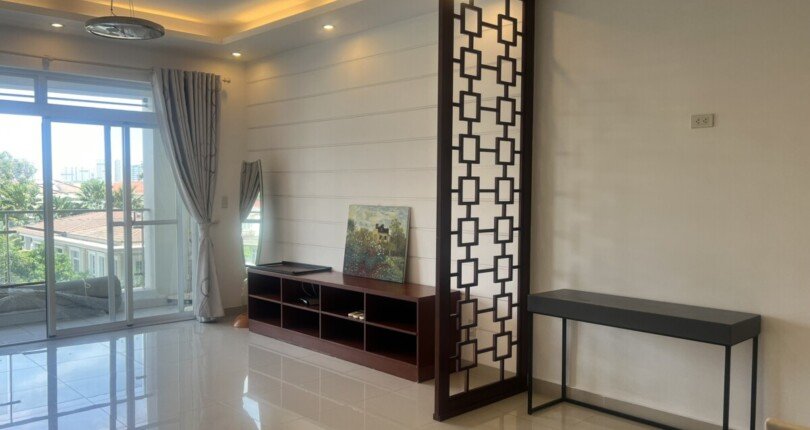 phong khach can ho ban 24 810x430 - Giá mua bán căn hộ 2pn Block A Chung cư Riverside Residence Quận 7 T8/2024