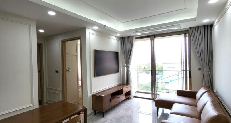 phong khach can ho ban 31 810x430 - Giá mua bán căn hộ 2pn Block G Chung cư The Peak Quận 7 T9/2024