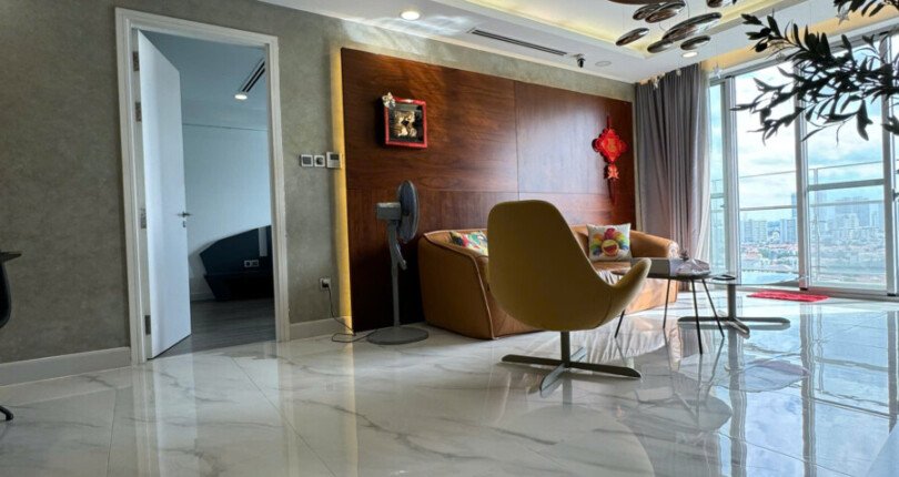 phong khach can ho ban 34 810x430 - Bán căn hộ chung cư Scenic Valley 1, diện tích 133m2, 03PN, giá 10 tỷ, nhà đẹp, đầy đủ nội thất.