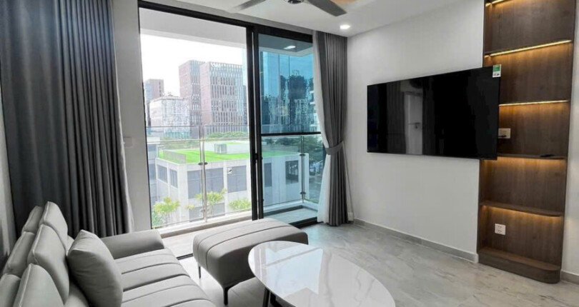 phong khach can ho ban 35 810x430 - Giá mua bán căn hộ 2pn tầng sân vườn chung cư Cardinal Court Phú Mỹ Hưng Quận 7 T9/2024