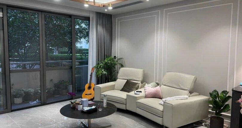 phong khach can ho ban 7 810x430 - Giá mua bán căn hộ penthouse 5pn Chung cư Star Hill Phú Mỹ Hưng Quận 7 T8/2024