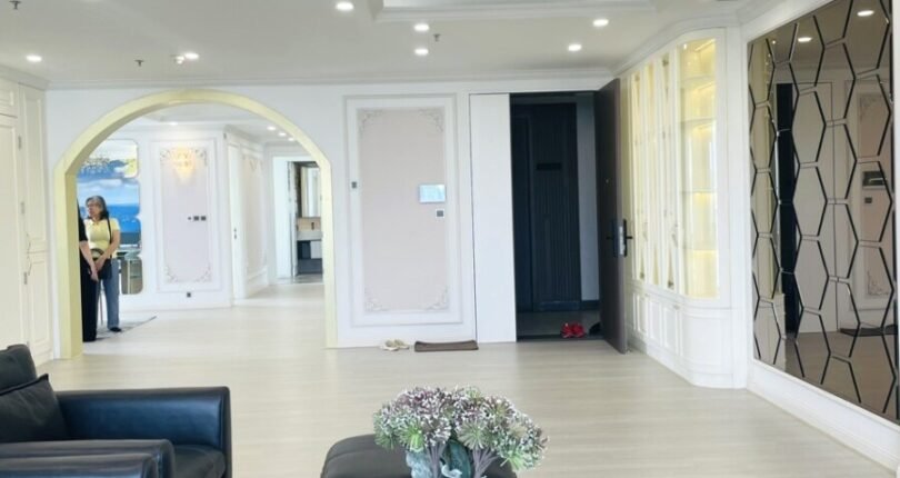 phong khach can ho rong rai 810x430 - Giá mua bán cặp 2 căn hộ thông nhau 4pn Tháp A Chung cư Midtown Phú Mỹ Hưng Quận 7 T8/2024