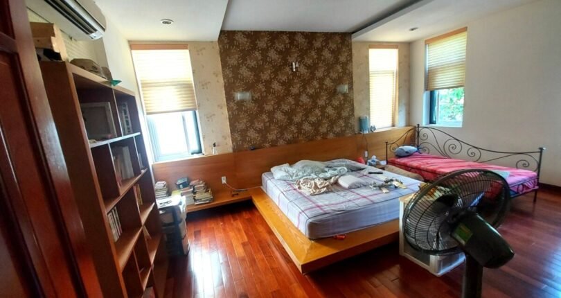 phong ngu rong rai day du noi that 810x430 - Giá cho thuê nhà Biệt thự nguyên căn có hồ bơi khu Nam Thông 2c Phú Mỹ Hưng Quận 7 T8/2024