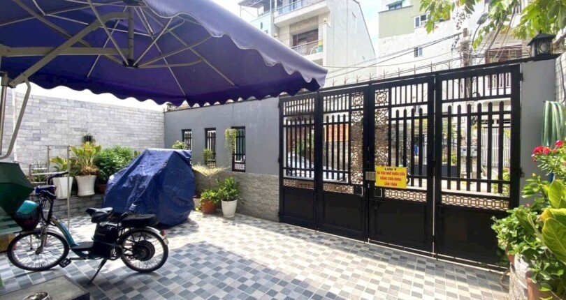 san choi truoc nha ban 810x430 - Giá mua bán tòa nhà CHDV mặt Đường số 39 phường Tân Quy Quận 7 T8/2024