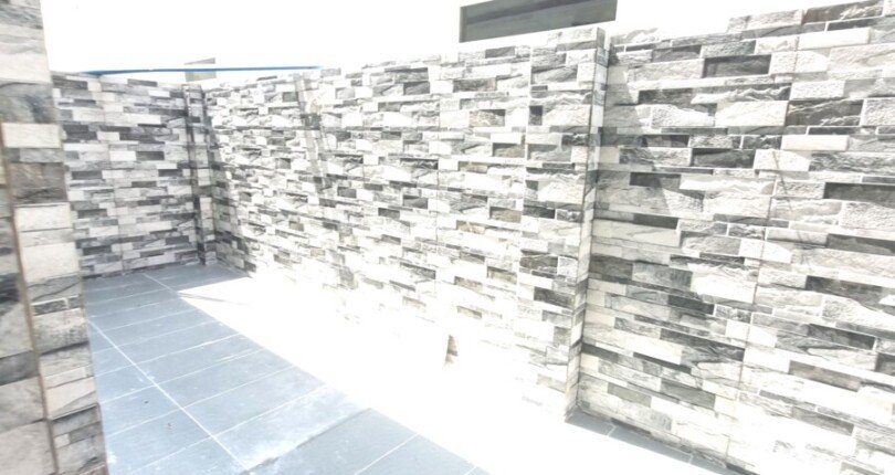 san vuon ben hong 810x430 - Giá cho thuê tòa nhà nguyên căn The Peak Garden Quận 7 T8/2024
