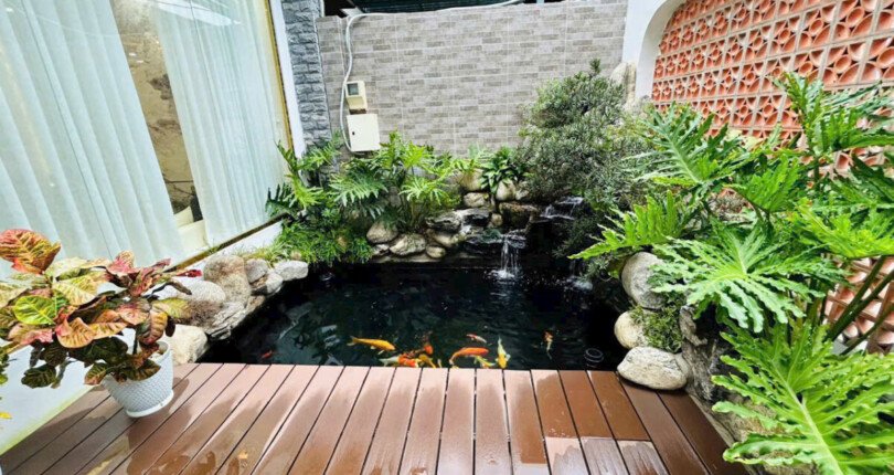san vuon ho ca koi trong nha biet thu ban 810x430 - Giá mua bán nhà Biệt thự nguyên căn mặt đường hẻm ô tô Nguyễn Thị Thập Quận 7 T8/2024