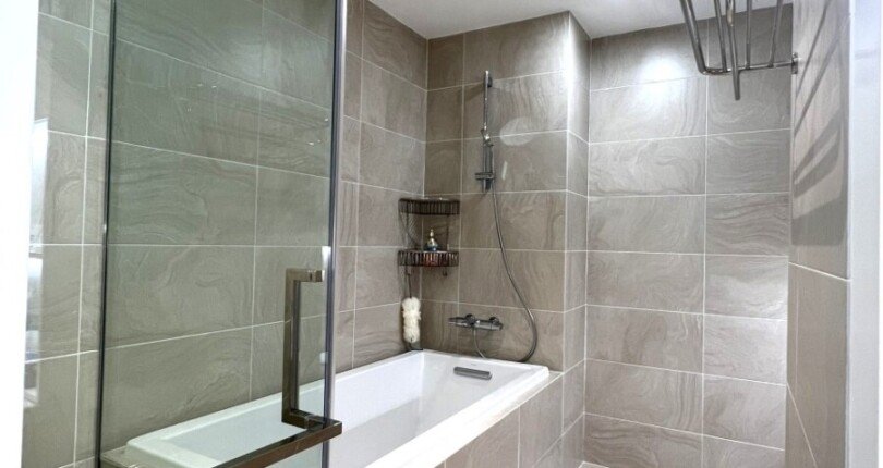 toilet co bon tam nam 1 810x430 - Giá mua bán Penthouse The Peak Phú Mỹ Hưng Quận 7 T8/2024 diện tích 309m2 giá 50 tỷ
