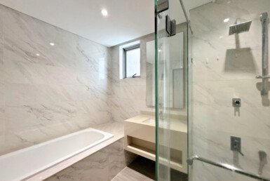 toilet-day-du-thiet-bi-co-bon-tam-nam