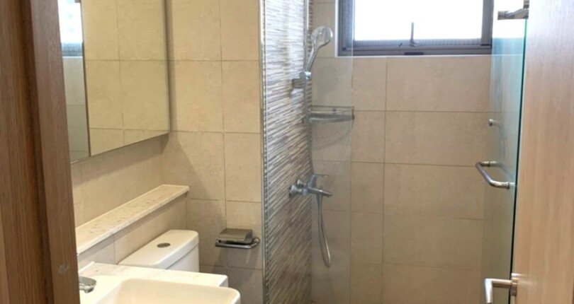 toilet phong ngu nho va phong khach 810x430 - Giá mua bán căn hộ 3pn vị trí B06 Chung cư Riverpark Premier Phú Mỹ Hưng T8/2024