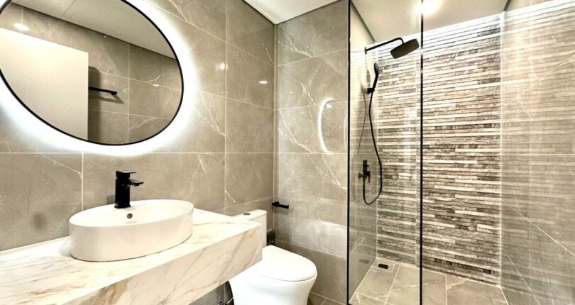 toilet trong can ho ban 810x430 - Bán gấp căn hộ 3pn Block B Chung cư Riverpark Residence Phú Mỹ Hưng giá 13,5 tỷ