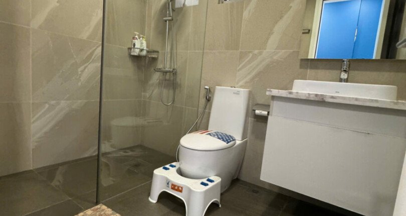 tollet can ho ban 6 810x430 - Bán căn hộ chung cư Scenic Valley 1, diện tích 133m2, 03PN, giá 10 tỷ, nhà đẹp, đầy đủ nội thất.