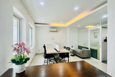 van-phong-day-du-ban-ghe-may-lanh-san-sang-lam-viec