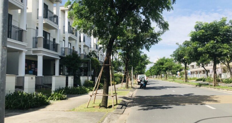 vi tr nha ban toa lac tren duong noi khu kdc 810x430 - Giá mua bán nhà Biệt thự nguyên căn Khu dân cư Nine South Estates Nhà Bè T8/2024