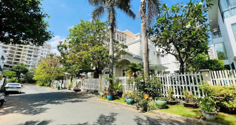 vi tri biet thu toa lac tren duong noi khu my gia 2 810x430 - Giá cho thuê nhà Biệt thự có hồ bơi Khu phố Mỹ Gia 2 Phú Mỹ Hưng Quận 7 T8/2024