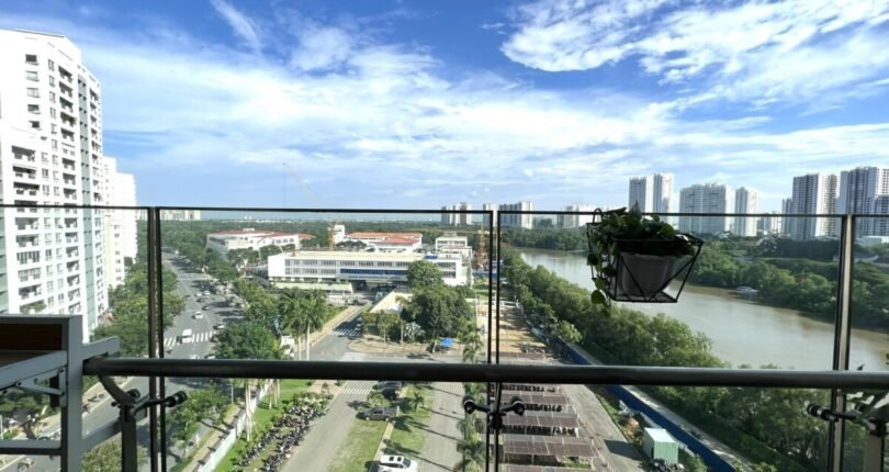 view can ho ban 810x430 - Giá mua bán căn hộ 3pn số 03 Block B Chung cư Riverpark Premier Quận 7 T8/2024