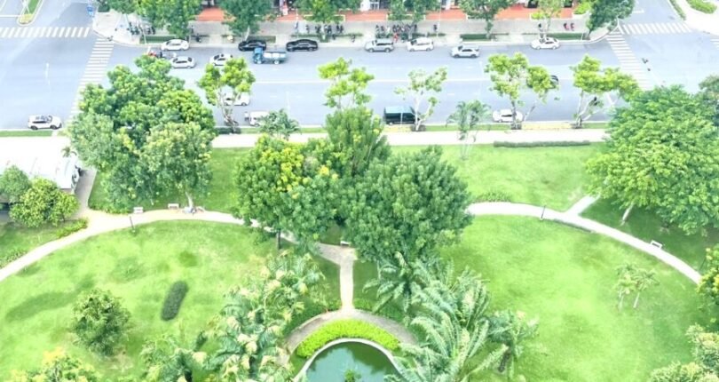 view nhin tu can ho ban 810x430 - Giá mua bán căn hộ 3pn kiểu nhà Be Chung cư Riverpark Residence Quận 7 T8/2024