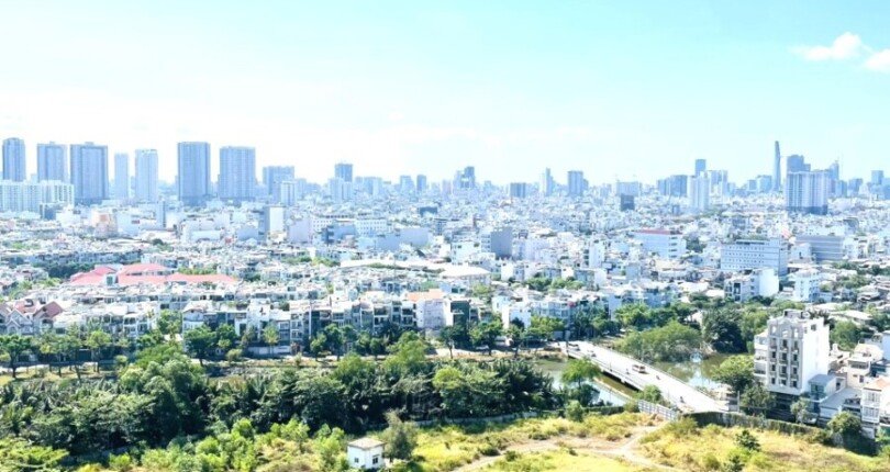 view nhin tu phong khach 1 810x430 - Giá mua bán căn hộ 3pn Block A Chung cư Green Valley Quận 7 T8/2024