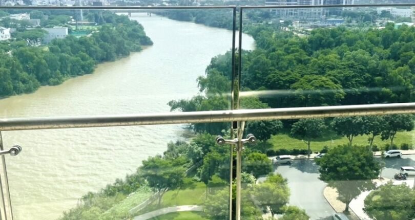 view phong khach can ho cho thue 810x430 - Giá cho thuê căn hộ 3pn Block C Chung cư Riverpark Premier Quận 7 T8/2024