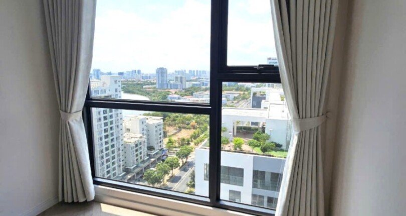 view phong ngu lon 810x430 - Giá mua bán căn hộ 2pn số 03 Block A Chung cư The Antonia Phú Mỹ Hưng Quận 7 T8/2024