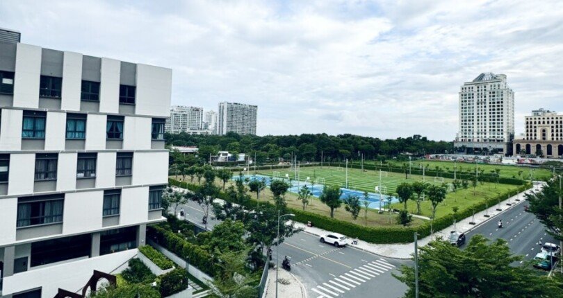 z5735980542885 02d4a45e1f1ad54359d8d2e67845a00b 810x430 - Chủ gửi bán Duplex Star Hill 151m2, 3 phòng ngủ, full nội thất 100%, sẵn ô xe