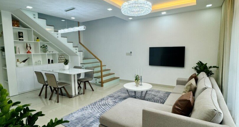 z5735980561096 39e65efab26d39d67a0dd34da2740dfe Copy 810x430 - Chủ gửi bán Duplex Star Hill 151m2, 3 phòng ngủ, full nội thất 100%, sẵn ô xe