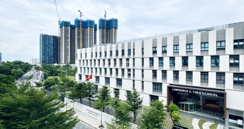 z5735980561147 b66e7a79fab37eb6b74264e52f471414 810x430 - Chủ gửi bán Duplex Star Hill 151m2, 3 phòng ngủ, full nội thất 100%, sẵn ô xe