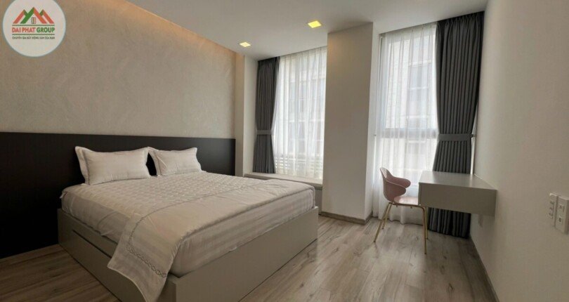 z5739333766427 104891a58eec28cd5b8eacf0e223396f 810x430 - Bán Penthouse Star Hill 241m2, 3 phòng ngủ, sân vườn, căn góc 2 view thoáng mát