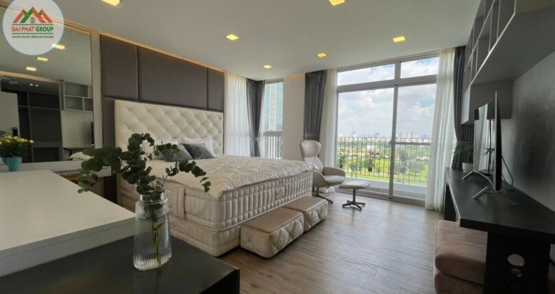 z5739333766456 30af1ebaeb58f4dd96c6bcd1a691b2b7 810x430 - Bán Penthouse Star Hill 241m2, 3 phòng ngủ, sân vườn, căn góc 2 view thoáng mát
