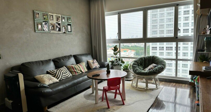 z5772028536539 d3c9a0fbca96156ab79fb15ba1b0046b 810x430 - Cần bán căn hộ Happy Valley 2 phòng ngủ, tầng trung view Đông Nam