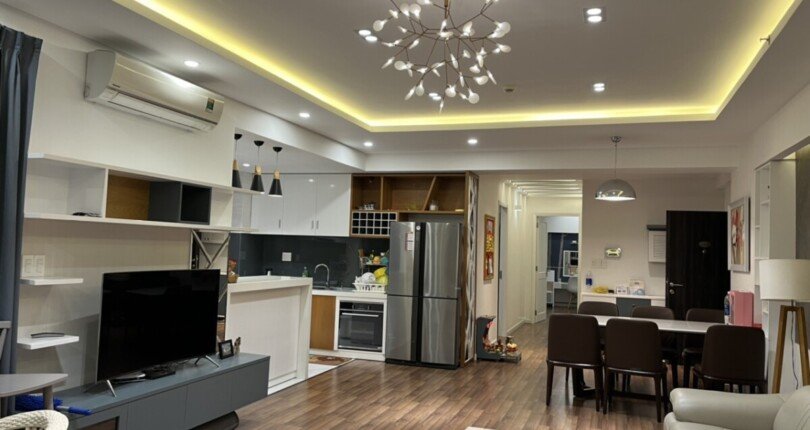 z5772031745848 c6669008342e013b75a34926cc754adf 810x430 - Bán căn hộ Green Valley 3 phòng ngủ, sẵn ô xe, nhà đẹp nội thất mới