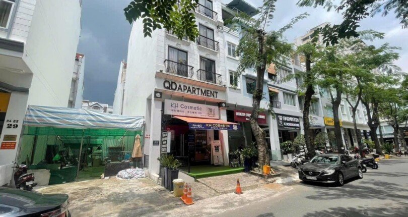 IMG 3657 810x430 - Bán đất mặt tiền Hưng Gia, Phú Mỹ Hưng, Quận 7 khu kinh doanh sầm uất được xây hầm+lửng+3 lầu