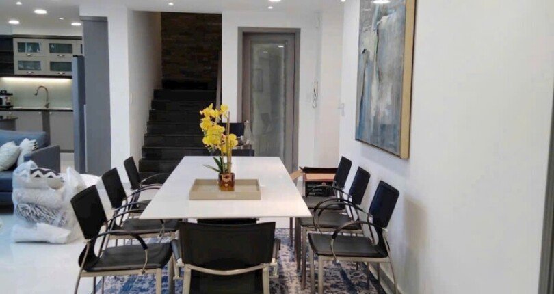 IMG 4110 810x430 - Penthouse Sky Garden cho thuê, có 5 phòng ngủ và sân vườn rộng