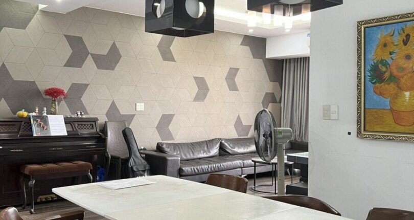 ban can ho garden court 1 10 810x430 - Cần bán căn hộ Garden Court 1. DT 144m2 Lầu Trung- 3 Phòng-2wc- Nội thất như hình kèm ô xe- Giá 12.3 Tỷ